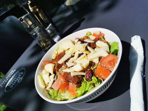 Sallad with nuts, seeds and dried fruits at Aira do Camiño in Fillobal