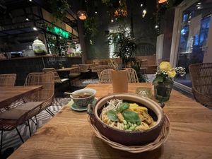 Dichter der Wälder (9€) Udon noodles with silky tofu, beech fungus, mushrooms, soy sprouts, pickled bean
sprouts, radish in sesame oil in a creamy
truffle sauce.  at The Future is Up to You in Berlin