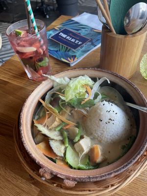 Grünes Curry und Yogi on ice Tee   at The Future is Up to You in Berlin