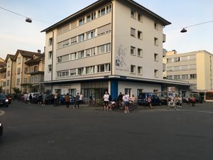 the queue around the neighbourhood  at Gelateria di Berna - Länggasse in Bern