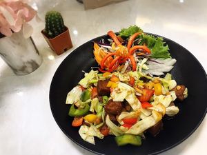 ไก่ผัดเม็ดมะม่วงหิมพาน at Vegan Garden in Pathum Thani