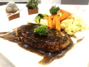 สเต็กไก่ซอสพริกไทดำ at Vegan Garden in Pathum Thani