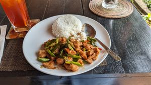 long bean + soya prik khing at Baan Unrak in Sangkhlaburi