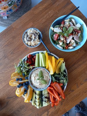 Budda Bowl dla dwojga i sałatka at Holi in Zamosc