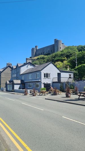 Sat below the majestic Harlech Castle, a World Heritage Site.  The Castle and small village are a must visit for the Snowdonia National Park. at Y Branwen in Harlech