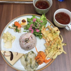 Vegan set lunch menu (1580¥) at Farmer's Cafe Project in Tokyo