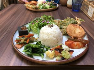 Nomin lunch set meal at Farmer's Cafe Project in Tokyo