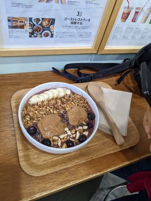 Açaí bowl at Tokyo Juice in Tokyo