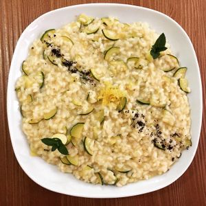 Auf Nachfrage ein vegan zubereitetes Zucchini-Zitronen-Risotto 🍋🌱  at Herrischrieder Hof in Herrischried