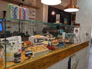 inside at Urbano Specialty Coffee in Madrid
