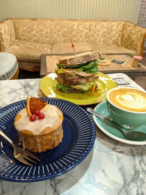 my picks (excellent!) at Urbano Specialty Coffee in Madrid