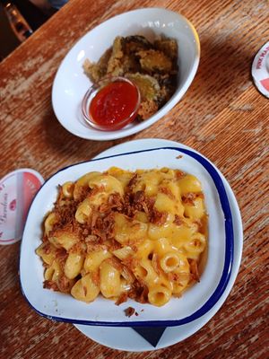 Frickles and mac n cheeze at The Carriage in Newcastle Upon Tyne