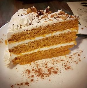 Carrot cake at Dempanadas in Valencia