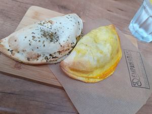 Vegan empanadas, tofu and algas at Dempanadas in Valencia