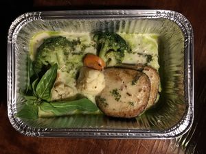 Палтус с базиликовым пюре at Loving Hut in Moscow