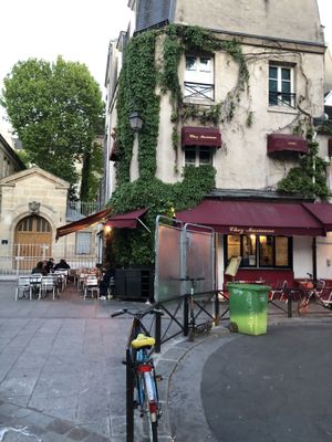 Outside seating at Chez Marianne in Paris