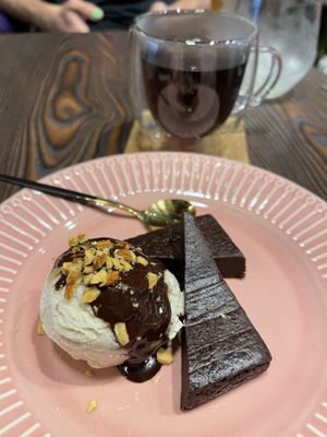 Dessert and coffee  at Neu Cat Cafe in Osaka