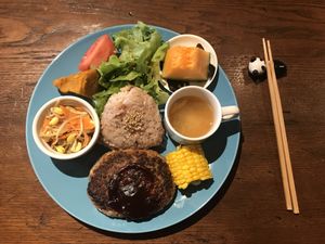 Hamburger  at Neu Cat Cafe in Osaka
