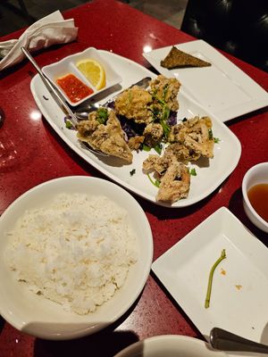 Salt & Peppered Shrimp, Mushroom
(Tôm / Đậu Hũ / Nãm Rang Muối) lightly battered vegan shrimp, soft tofu or mushrooms sautéed with red cabbage, jalapeño and cilantro. at Au Lac in Fountain Valley