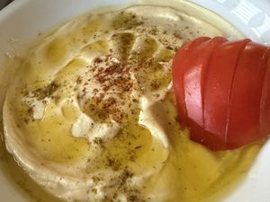 hummus no garlic 💕 #Veganuary at Zeitgeist in Fellbach