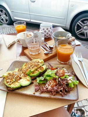 Avo Toast, juices, coffee with plant based milk 🌱  at Tazza in Giro in Lisbon