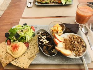 The delicious vegan brunch platter  at Tazza in Giro in Lisbon