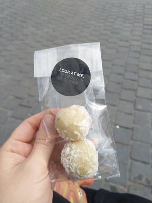 Coconut energy balls, contains hazelnuts in the middle at The Juicery - Eger in Oslo