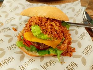 Hamburguesa vegana at La Pepita Burger Bar in Salamanca
