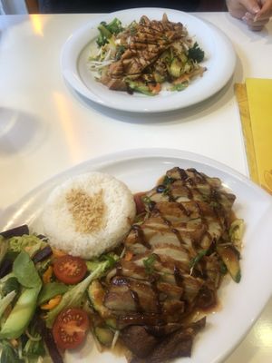 Veganes Huhn oben, vegane Ente unten at Mr. Nam  in Vienna