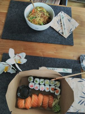 Abgeholt und zuhause angerichtet. Sehr zu empfehlen. at Vegan Chay in Munich