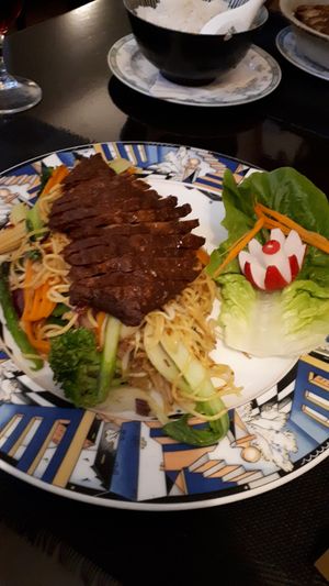 Vegane Knusperente mit Nudeln at Vegan Chay in Munich