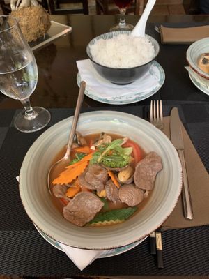 Vegan beef with vegetables and sweet-sour sauce at Vegan Chay in Munich