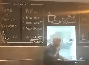 Quesos or Postres at Melocotón Vegan Burger in Barcelona