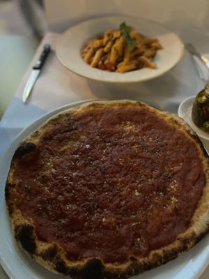 Pizza und Pasta (beides vegan gekennzeichnet ) at Tango in Lugano