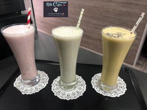 Batidos de fruta natural con leche vegetal. at Mil Cafès in Terrassa