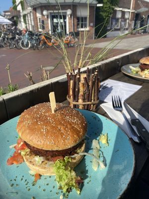 Veganer Burger at Flotten Happen in Langeoog
