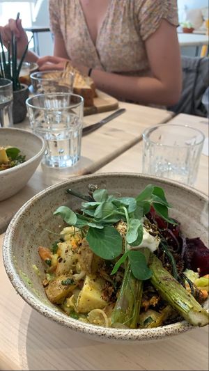 Hummusskål juni at Bruket Kaffebar in Helsingborg