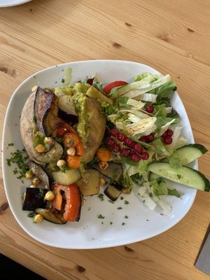 Oven potato with avocado & grilled vegetables  at Stadtflair in Koblenz