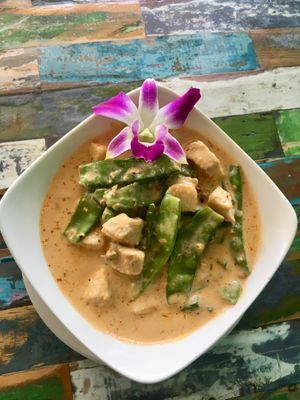 fresh Lemongrass Curry wirh baby beans and snowpeas simmered in coconut mild at Laughing Chicken in Sanur