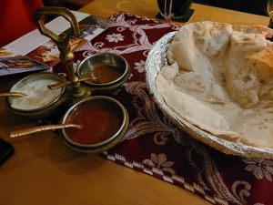 Naan met 3 dips (waarvan 2 vegan) at Fuchshöhl in Meissen