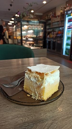 Kremsnita at Plac pod Bočem in Poljcane