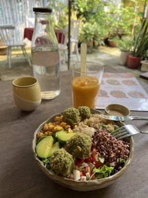 Falafel Salad Bowl & Fresh Mango Juice  at Ellie's Cafe in Hoi An
