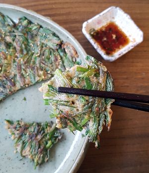 Chive pancakes with buckwheat batter (메밀부추전) at Memiljaengi - 메밀쟁이 in Seoul