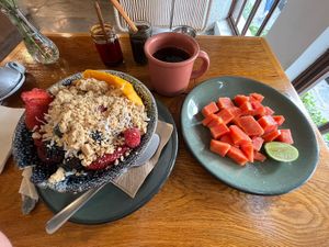Açai bowl and papaya   at Ojo de Agua  in Mexico City