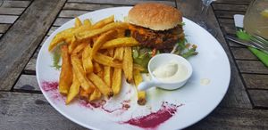 Vegan cheeseburger #beyondmeat at Frenzen in Moenchengladbach