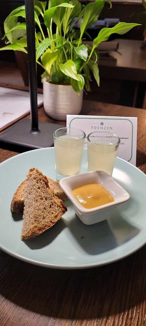 Appetizer mit Spargelreduktion und Bohnengewürzemulsion at Frenzen in Moenchengladbach