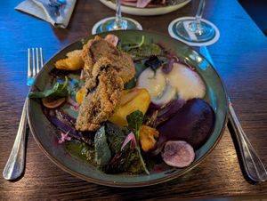 Egerling-Schnitzel mit Knusperkartoffel, Perterlepüree, Beta-Sweet-Pürree at Frenzen in Moenchengladbach