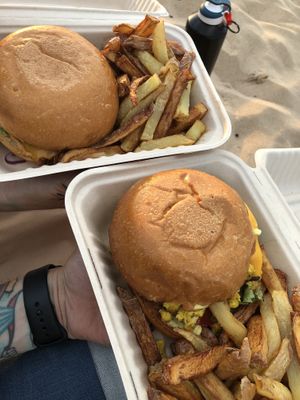 Burgers et frites at Poseidon's Kitchen in Oleron