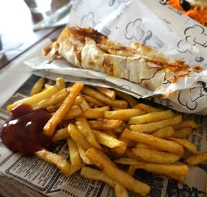 Vebmacoun (Turkish Pizza) at Bulldog Vegan in Paris