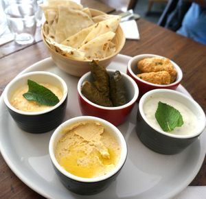 Assiette de mezzés at Bulldog Vegan in Paris